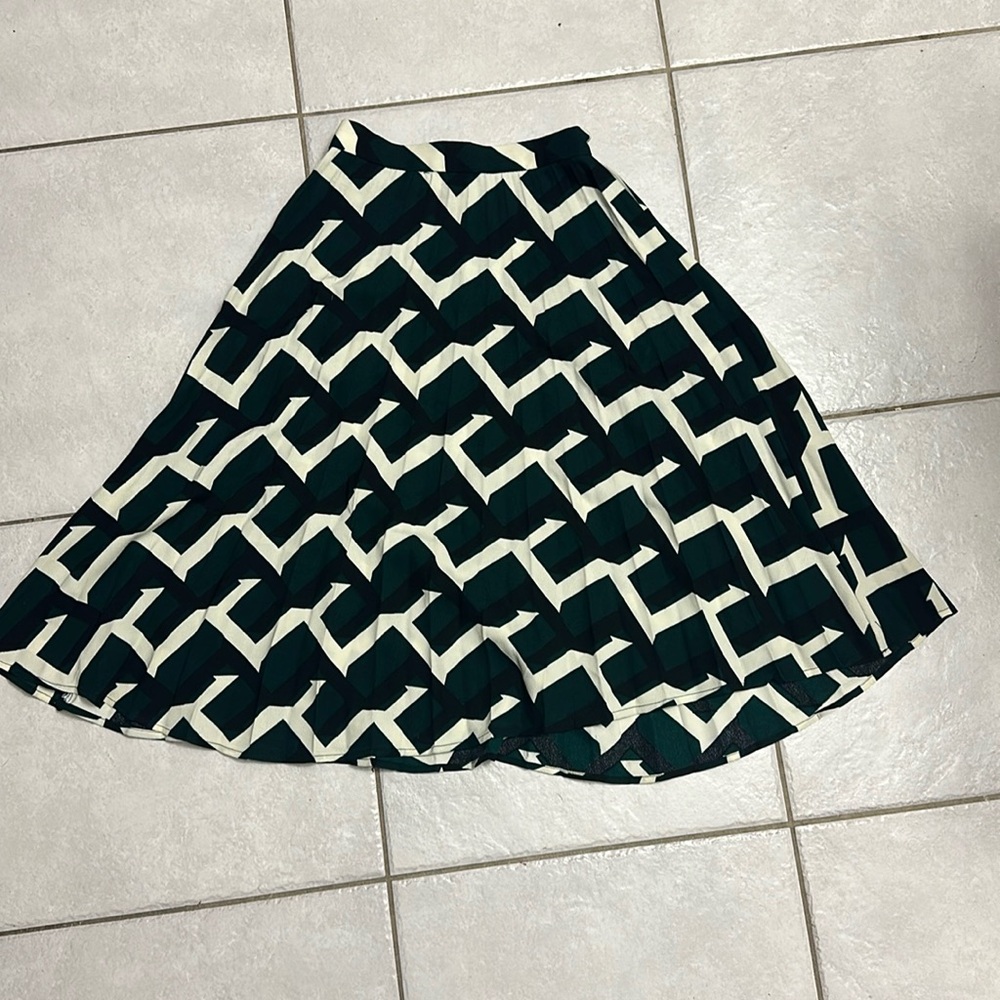 Like new Lulus midi skirt